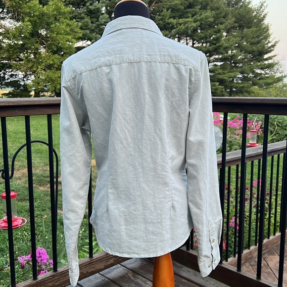 The North Face Button-down Shirt with zippered side pocket - Picture 5 of 16